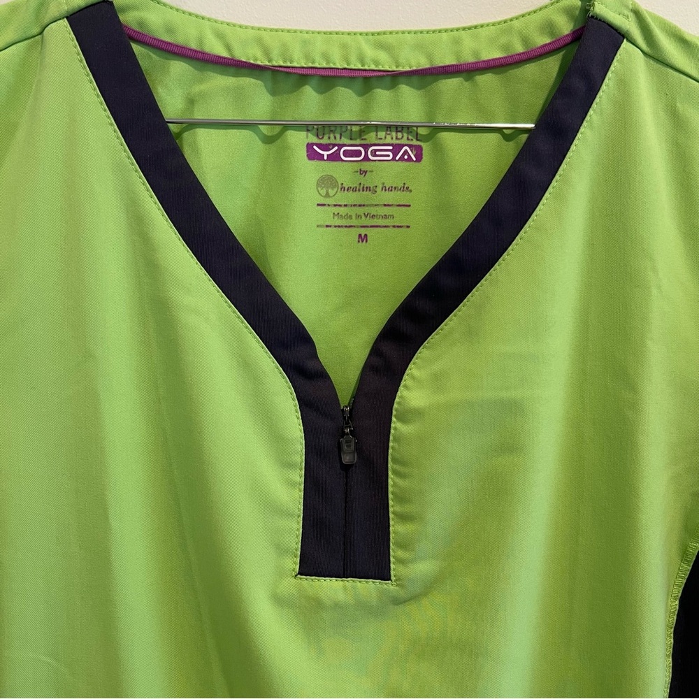 Healing Hands Purple Label Yoga scrub top - Picture 2 of 8